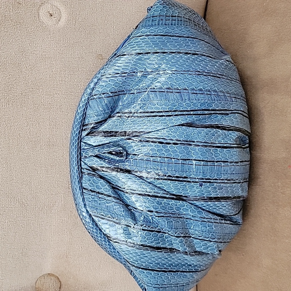 Blue genuine snakeskin clutch - Picture 2 of 7